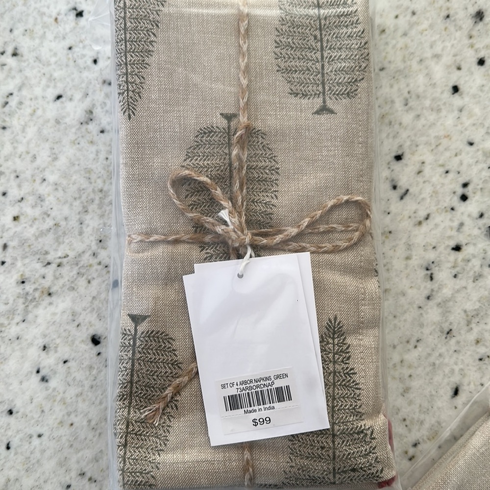 Arhaus Arbor Sage Dinner Napkins (Set of 4) NWT - Picture 4 of 5
